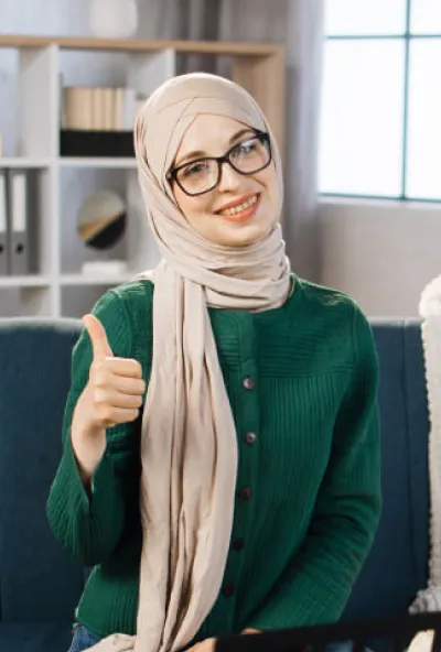 portrait-of-muslim-girl-in-hijab-playing-piano-2022-07-06-17-53-04-utc.jpg